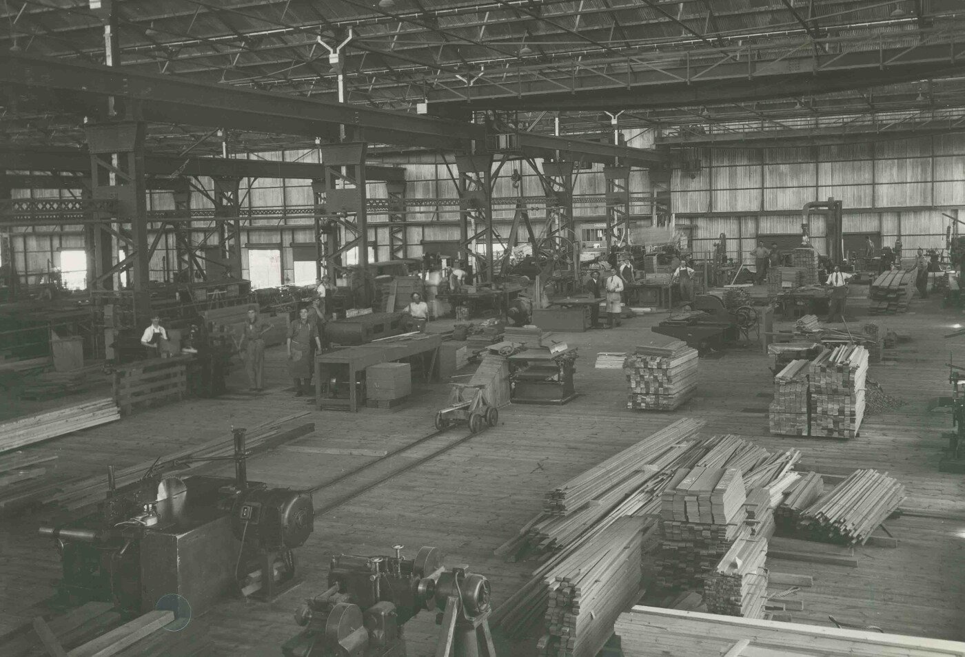 Bloemfontein, 1935. Interior of carpentry workshop. - Atom site for DRISA