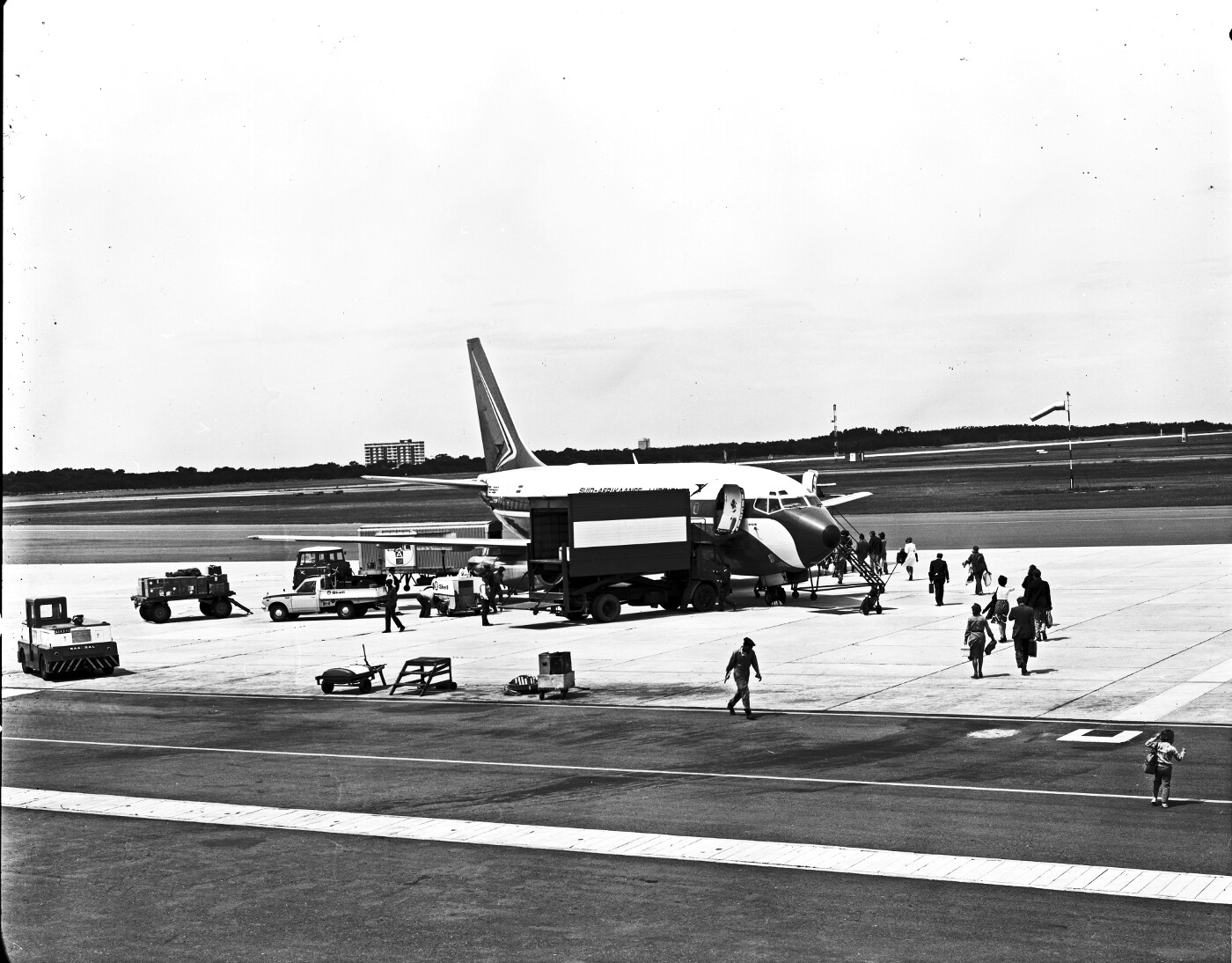 Port Elizabeth, 1975. HF Verwoerd airport. SAA Boeing 737 ZS-SBN ...