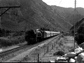 De Doorns, 1954. SAR Class 15F with Blue Train in Hex River valley.