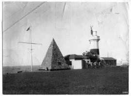 Port Elizabeth. Old Hill lighthouse and the Donkin memorial.