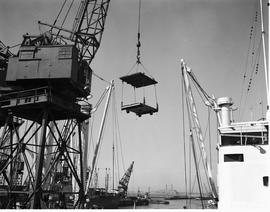 Cape Town, April 1971. Lifting empty pallet from ship.