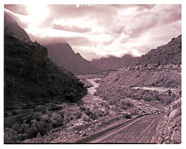 Paarl district, 1947. Du Toitskloof Pass.