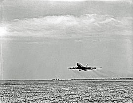 Johannesburg, 1972. Jan Smuts airport. SAA Boeing 707 taking off.
