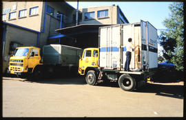 
SAR Leyland Boxer trucks with special shortened chassis intended for Fastfreight containers.

