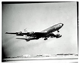 
SAA Boeing 707 ZS-CKD 'Kaapstad' in flight.
