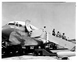 Johannesburg, 1970. Jan Smuts airport. SAA Boeing 707 ZS-SAG 'Durban'. Passengers walking down st...