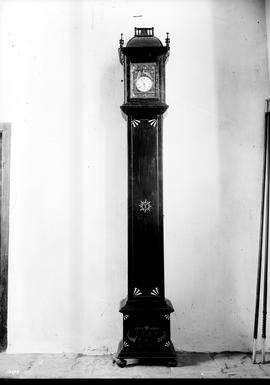 Tulbagh. Museum interior, grandfather clock dated 1765.