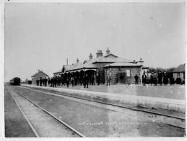 Viljoensdrif, 1911. Station building and staff.