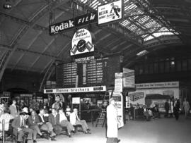 Cape Town, March 1964.  Station interior.