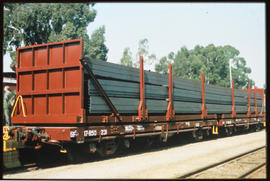 Long steel profiles on SAR wagon type SF-1.