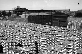 Messina, 1957. Messina copper for loading.
