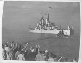 Cape Town, 24 April 1947. Crowd wave farewell as 'HMS Vanguard' steams out of Table Bay harbour.