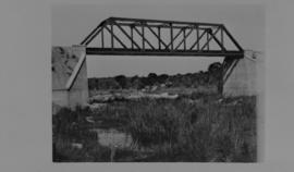 
Sneiff Spruit bridge with one 100 foot span. (Album of Selati - Tzaneen construction)
