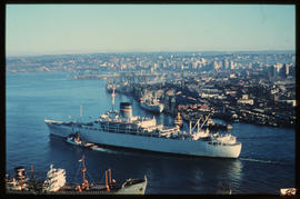 Durban, July 1967. SAR tug escorting 'SA Vaal' into Durban Harbour. [HT Hutton / S Mathyssen]