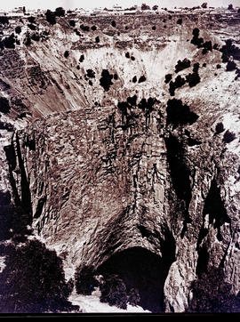 Kimberley, 1932. Big Hole. Diamond mine.