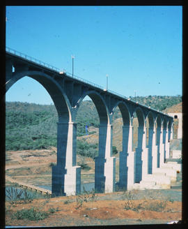 
Concrete arch bridge.
