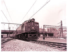 Johannesburg, 1957. SAR Class 3E with Blue Train leaving.