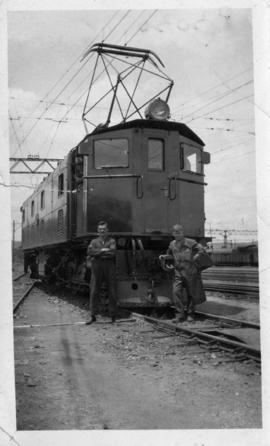 Two men with SAR Class 1E. (Lund collection)