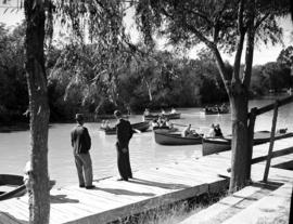 Parys, 1939. Recreational rowing on river.