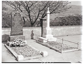 Glencoe district, 1949. Commandant Landman's and wife's graves at Uithoek.