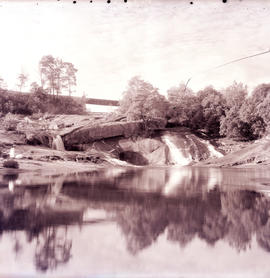 Tzaneen district, 1931. Ramadiepe River at Duiwelskloof.