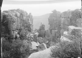 Graaff-Reinet, 1929. Entrance to gorge of the Valley of Desolation from the Kitchen.