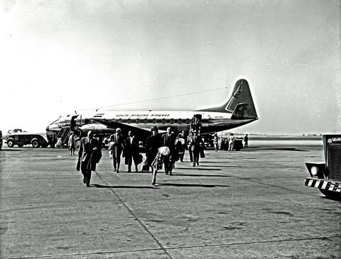 Johannesburg, 1964. Jan Smuts airport. SAA Vickers Viscount ZS-CDZ ...
