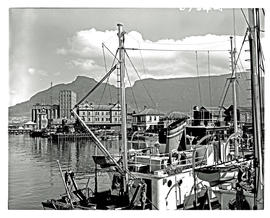 Cape Town, 1961. Seacraft in Table Bay harbour.