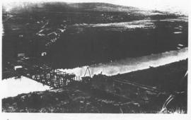 Humansdorp district, November 1910. Gamtoos River bridge: All the 40 feet girders in position, te...