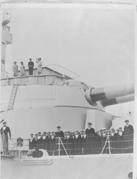 Cape Town, 24 April 1947. Royal family on the turret of 'HMS Vanguard'.