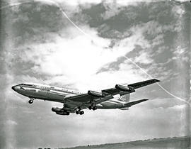 
SAA Boeing 707 ZS-CKC taking off. Note painted engines.
