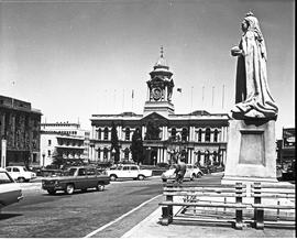 Port Elizabeth, 1968. City Hall with statue in the foreground.