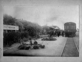 Johannesburg, 1910. CSAR Steam Motor Train and staff at Booysens station.