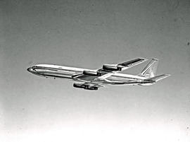 
SAA Boeing 707 ZS-CKC 'Kaapstad' in flight. Note painted engines.
