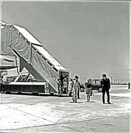 "1971. SAA Boeing 747 ZS-SAN 'Lebombo', passengers leaving."