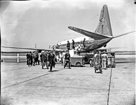 "Johannesburg, 1965. Jan Smuts airport. SAA Vickers Viscount ZS-CDW 'Rooibok'. Passengers al...
