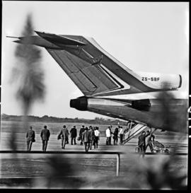 Durban, 1970. Louis Botha airport. SAA Boeing 727 ZS-SBF 'Komati'. Passengers walking towards rea...