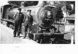 Johannesburg, October 1944. Train staff next to SAR steam locomotive No 882 at Langlaagte.