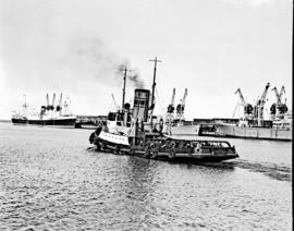 Port Elizabeth, 1948. Tug 'John Dock' in Port Elizabeth harbour.