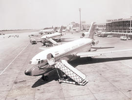 Johannesburg, 1967. Jan Smuts airport. Lineup of SAA aircraft. Boeing 727 ZS-DYO 'Vaal'​ closest ...