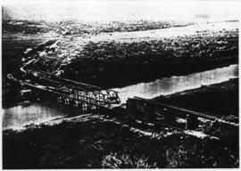 Humansdorp district, May 1911. Gamtoos River bridge: Bird's eye view, ready to start on main gird...