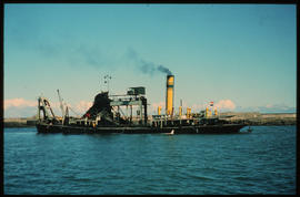 East London, October 1975. Bucket dredger in Buffalo Harbour. [JV Gilroy]