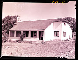 Knysna district, 1945. Thatched house.