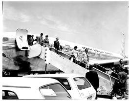 Johannesburg, 1970. Jan Smuts airport. SAA Boeing 707 ZS-SAG 'Durban'. Passengers walking down fr...