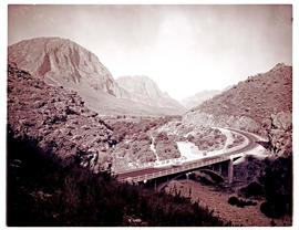 Paarl district, 1968. Bridge over the Elands River in Du Toitskloof Pass.