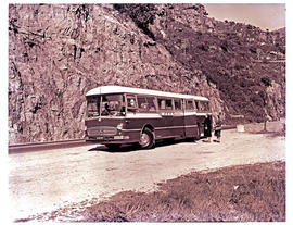 Paarl district, 1966. SAR Mercedes Benz tour bus No MT16953 in Du Toitskloof Pass.