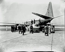 "East London, 1965. Passengers disembarking from SAA Vickers Viscount ZS-CDW 'Rooibok'."