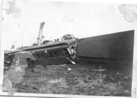 Mapleton, 27 July 1927. Clearing away after derailment.
