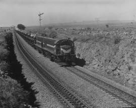 
SAR Class 34-000 with motor car train near Oshoek, Cape Province.

