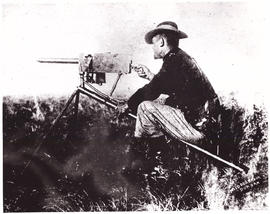 Circa 1900. Anglo-Boer War. Soldier at machine gun.
